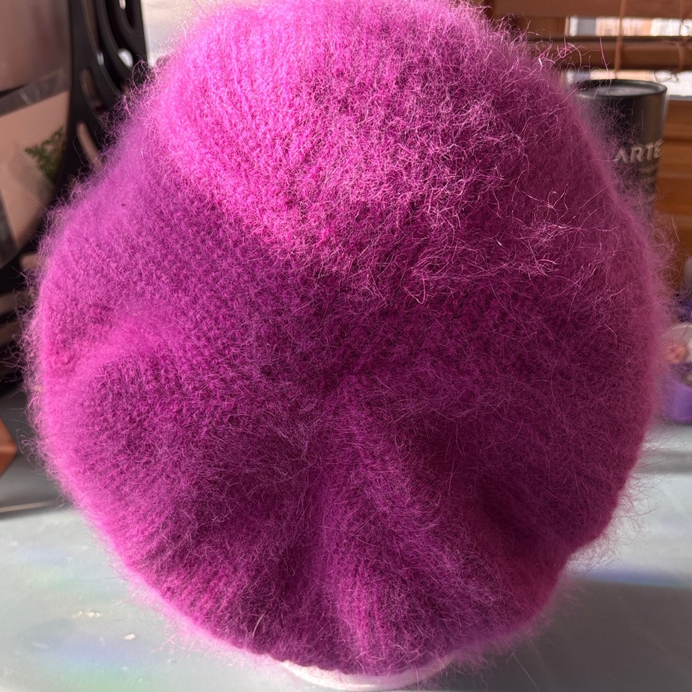 VTG Aris Rabbit Wool Blend Luxurious Fuchsia Knit Beret Beanie - Picture 3 of 5